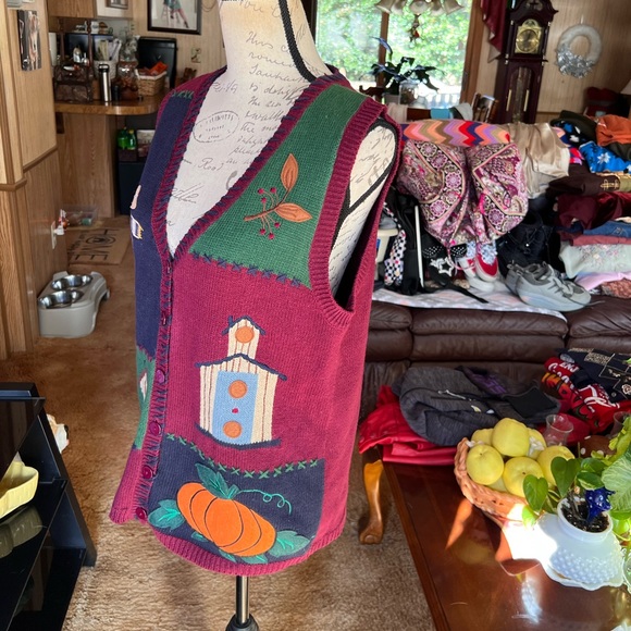 Woman’s vintage Capacity fall embroidered knit sweater vest. - Picture 3 of 16